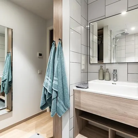 Lurich Residences شقة فندقية 4*